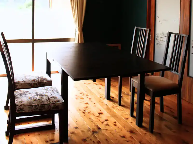 ダイニングテーブル